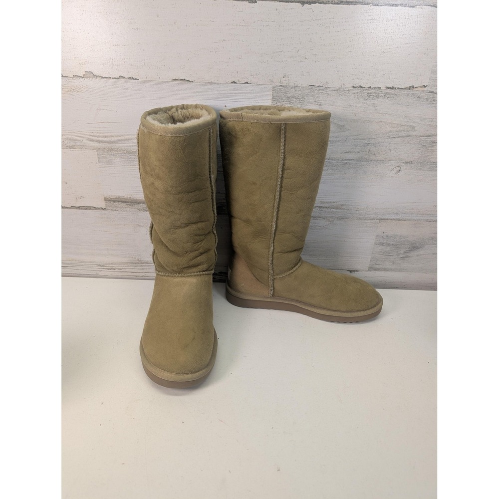 UGG Australia Classic Tall Boots Womens Size 7 Beige‎ Suede Shearling Lined